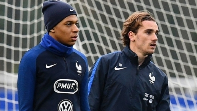 Mbapp&eacute; demande au PSG de recruter Griezmann !