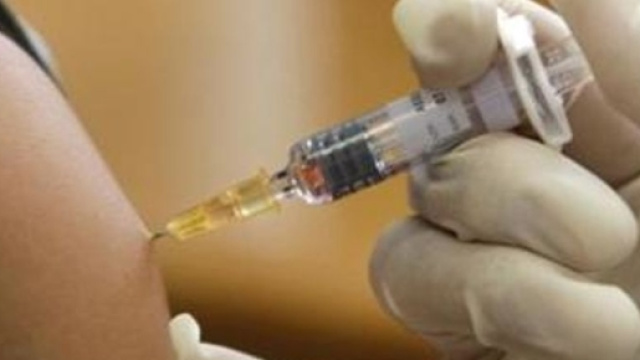 Arrestata madre che rifiuta di vaccinare il figlio di nove anni