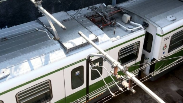 Metropolitana, il treno deragliato sull'M2 - Corriere.it - corriere.it