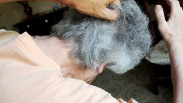 Nonna maltrattata dal nipote: chiedeva i soldi per la droga