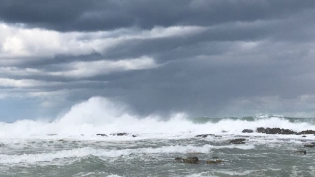 Spettacolare foto del mare in tempesta.