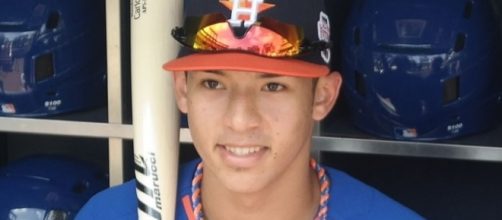 Carlos Correa hit a two-run shot with two outs in the opening frame -- Arturo Pardavila via WikiCommons