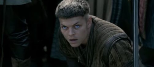 Alex H&oslash;gh Andersen practices with knives, begins work for 'Vikings' Season 6 / History/YouTube