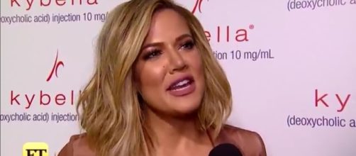 Khloe Kardashian tries to hide her pregnancy bump. [Image credit: Entertainment Tonight/Youtube screenshot]