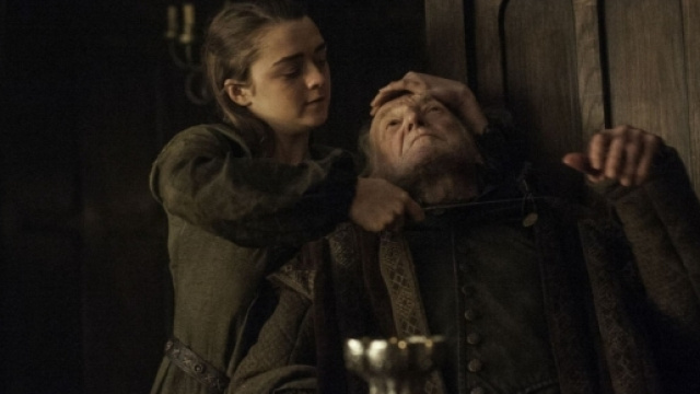 Arya Stark uccide Sir Walder Frey