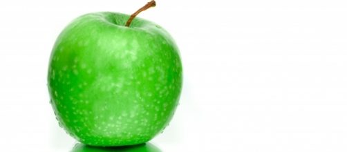 A beautiful apple. [Image Credit: Skitterphoto/Pexel]