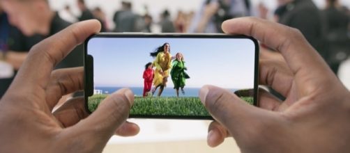 Chinese media reports another iPhone 8 Plus battery swelling incident / Photo via Perzon Seo/Flickr