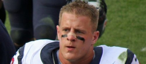 JJ Watt [Image via Jeffrey Beall/Wikimedia Commons| Cropped | CC BY-SA 3.0 ]