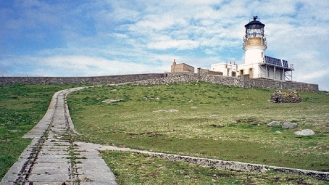 Prospettiva del faro delle isole Flannan, scenario della scomparsa dei suoi tre custodi - blogspot.com