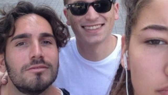 Face au harc&egrave;lement de rue, cette &eacute;tudiante r&eacute;pond par des selfies - huffingtonpost.fr