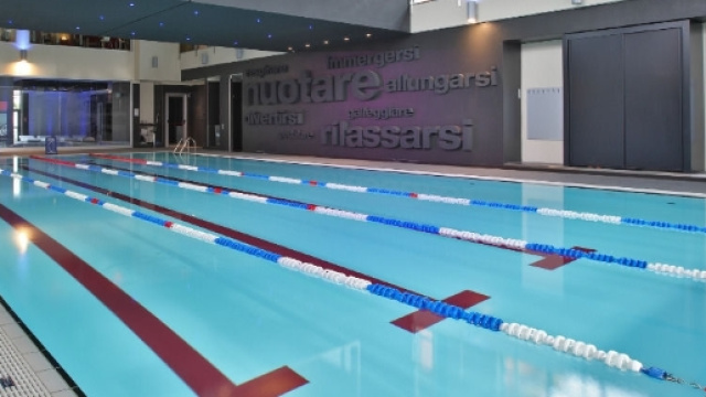 Morte in piscina per un giovane a Catania