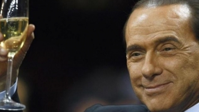 Berlusconi salvato dai tg che nascondono la notizia della nuova indagine per mafia nei suoi confronti