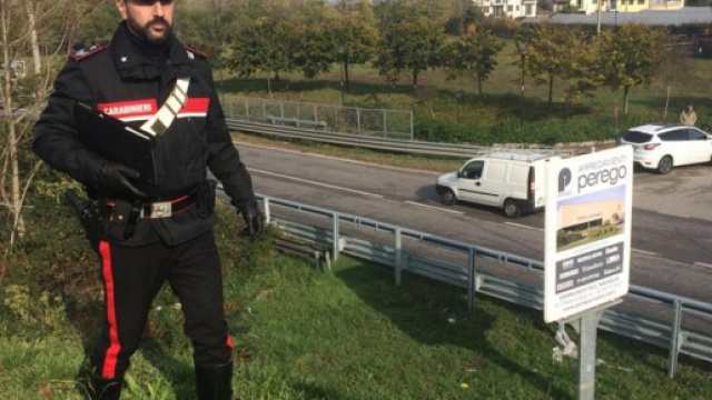 Carabinieri effettuano rilievi