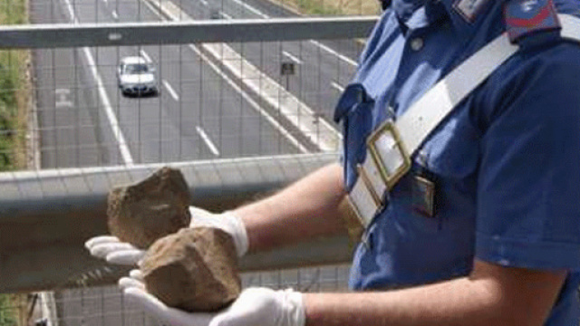 sassi dal cavalcavia minorenni