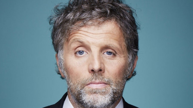 St&eacute;phane Guillon est venu voler au secours de l'attaquant (Pascalito).