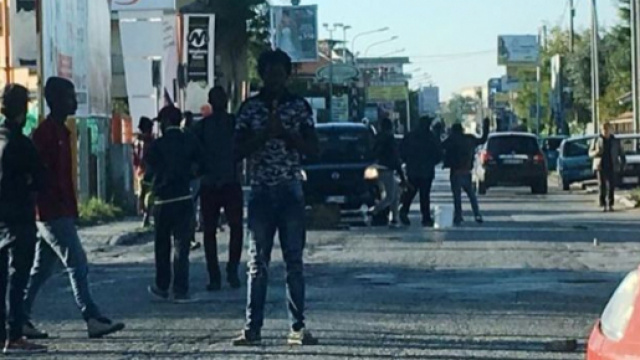 Proteste di migranti a Gricignano di Aversa.