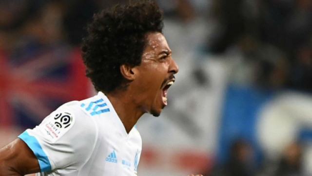 Luiz Gustavo est aussi habile balle au pied que face aux journalistes. (DR)