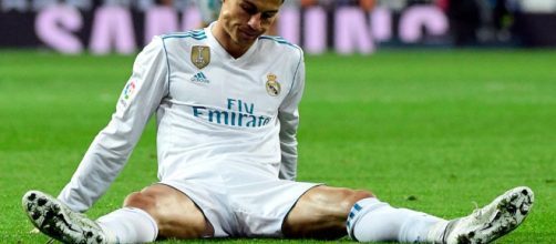 Ronaldo con los pies fuera del Bernab&eacute;u - mega.atresmedia.com.com