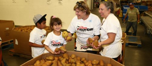 The event is a great way to teach children about the joy of volunteer work. [Image Credit: generationOn and Points of Light]