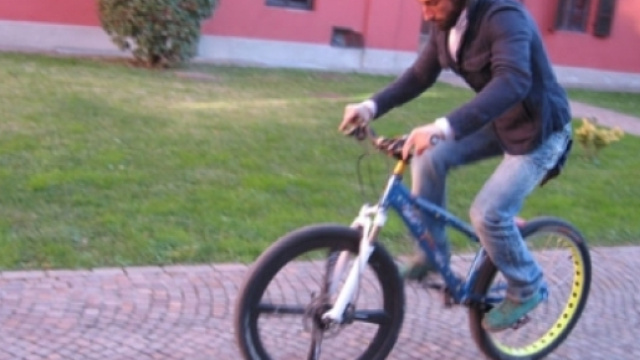 Vittorio Brumotti e la troupe di Striscia la Notizia aggrediti e rapinati