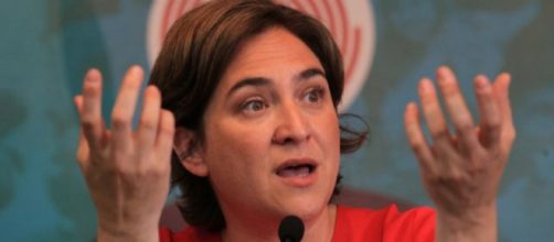 Ada Colau durante una entrevista