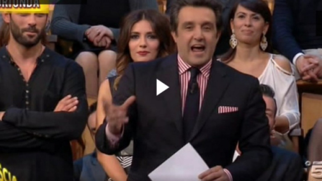 Flavio Insinna insulta un giornalista