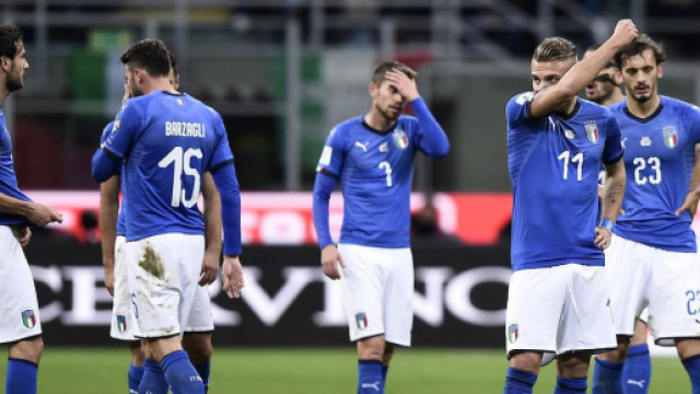 La delusione degli azzurri dopo l'eliminazione al play off Mondiale ad opera della Svezia