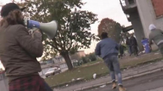 Troupe di &ldquo;Striscia la notizia&rdquo; rapinata a Bologna - La Stampa - lastampa.it