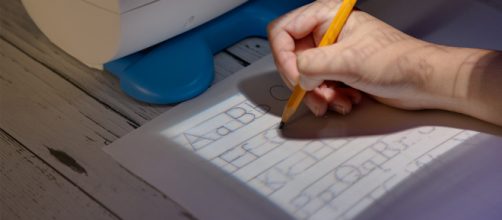 The smART Sketch works via a projection system. (Image via Shay Chen and Flycatcher Inc., used with permission.)