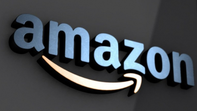 Amazon holds 'Jobs Day' at Fall River distribution center | WJAR - turnto10.com