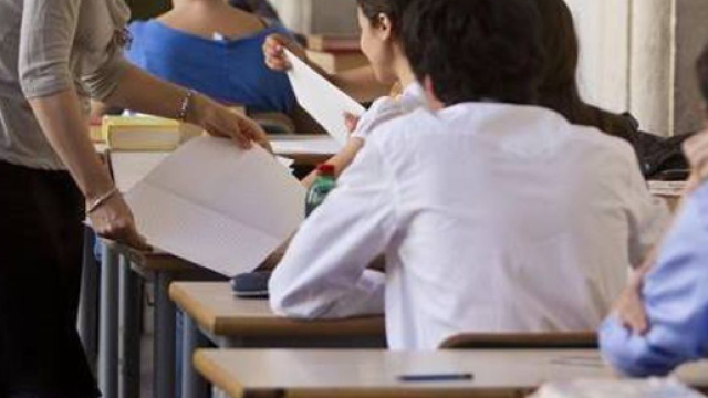 Insegnate cercava rapporti intimi in cambio di promozioni scolastiche