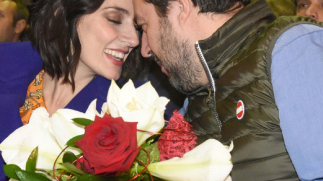 Matteo Salvini, Elisa Isoardi e i baci in pubblico: la crisi &egrave; ... - oggi.it