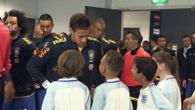 Quand un petit enfant demande &agrave; Neymar pourquoi il a quitt&eacute; le Bar&ccedil;a !