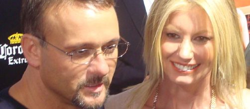 Tim McGraw and Faith Hill at the 2009 premiere of Kenny Chesney:Summer in 3D. [image source: burningkarma/Wikimedia Commons]