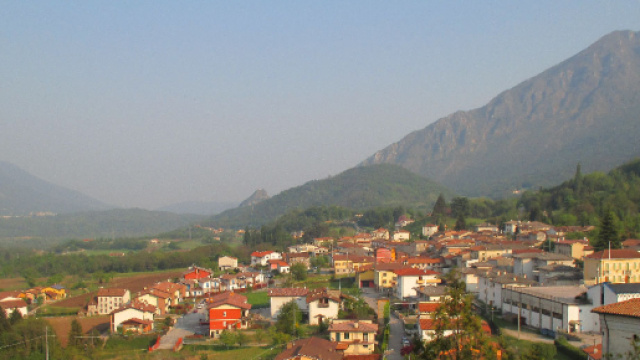 A Velo D'Astico (Vicenza) riaperta indagine sull'allevatore di maiali Valerio Sperotto: le sue due mogli sparirono nel nulla.