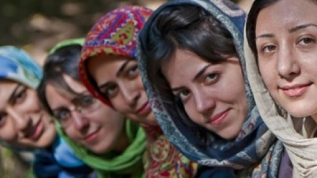 Il dramma delle figlie legate e frustate perch&egrave; non indossano il velo.