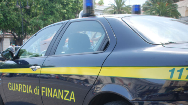 Livorno, trovata auto pronta ad esplodere dalla Guardia di Finanza