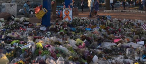Image of a memorial around the Las Vegas sign one week after the shooting via Wikipedia