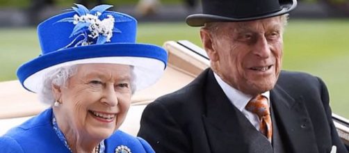 Queen Elizabeth and Prince Philip celebrating 70 years of marriage [Image: News 247/YouTube screenshot]