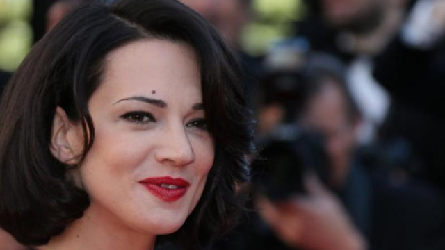 Asia Argento: 'Le molestie? Tutta colpa di Berlusconi'