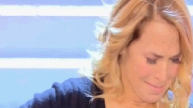 Barbara D'Urso portata dalla Polizia