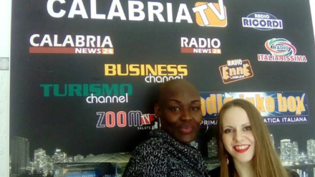 La modella Julia Rukuru con Gaia Bafaro