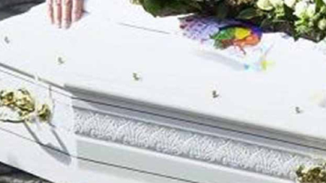 Rifiuta del cibo e la matrigna lo uccide sbattendolo follemente sul pavimento