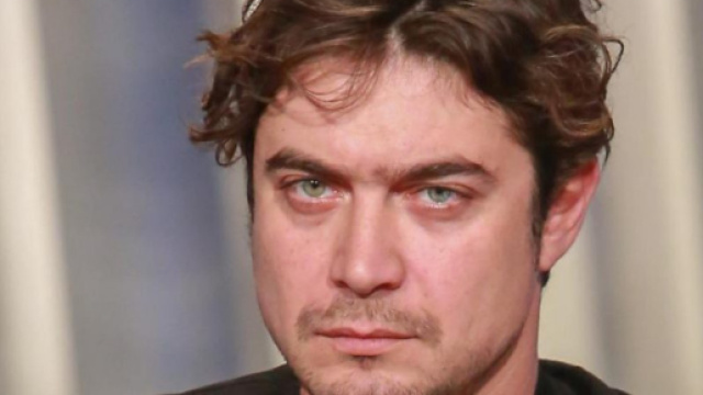 Scamarcio piange la morte del padre.