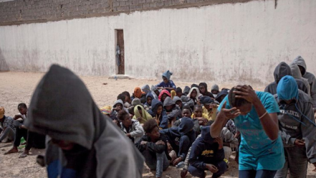 Des migrants africains esclaves qui vont peut-&ecirc;tre quitter la Libye pour l'Europe