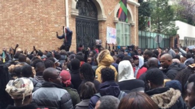 Esclavagisme en Libye : Une manifestation a eu lieu devant l'ambassade de Libye &agrave; Paris