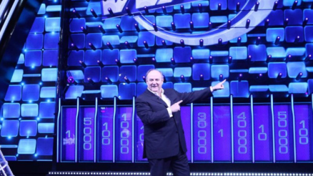 Gerry Scotti conduce 'The Wall'