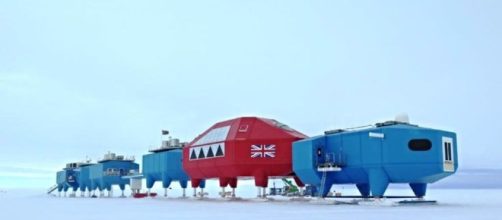 British scientists forced to evacuate as ice crack threatens their ... - mashable.com