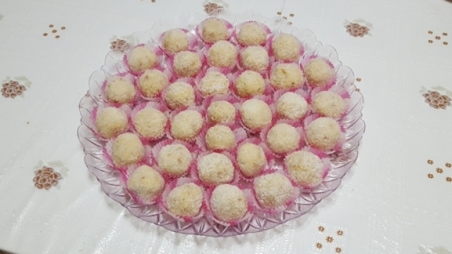 Palline al cocco e cioccolato bianco