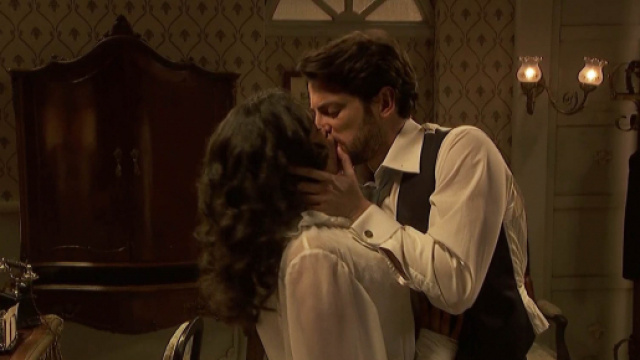 Il Segreto: Hernando cede alla passione con Lucia e tradisce Camila
